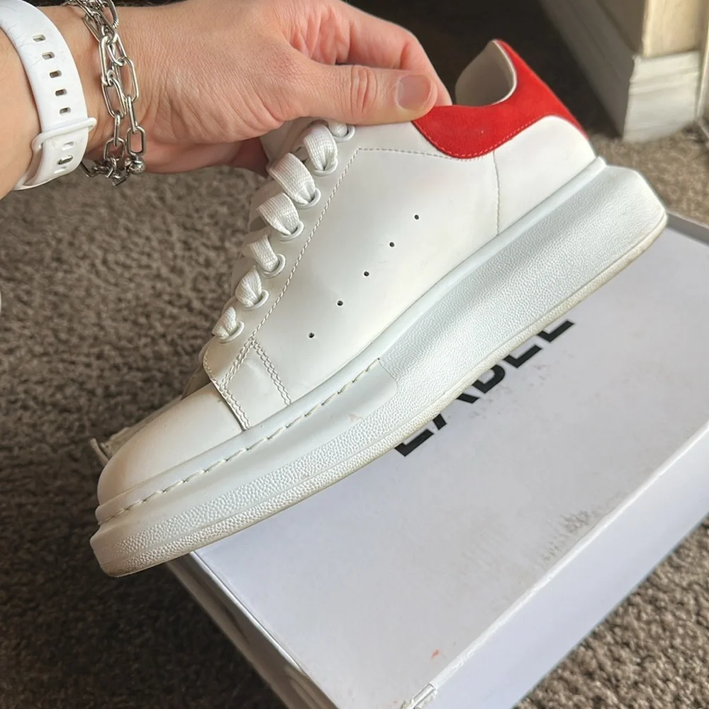 Alexander McQueen Men's Oversized
Sneaker 'Larry' in White/red. - Picture 10 of 11